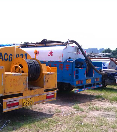 高壓清洗、吸污設(shè)備車(chē)